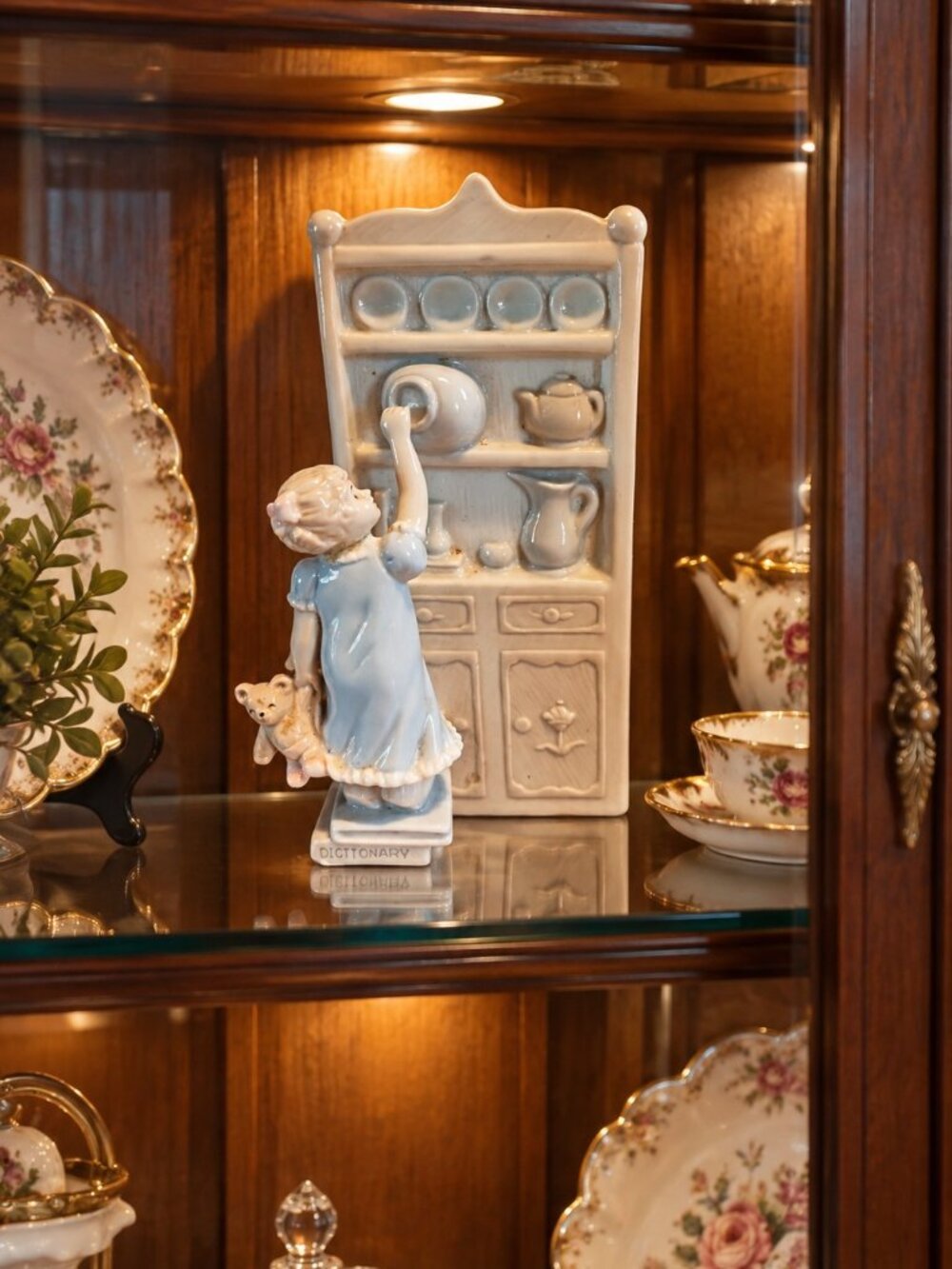 1989 House of Lloyd Porcelain Music Box  SHIPS FREE